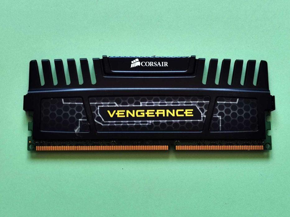 DDR3 8GB CorsaiR VengeAnce 12800 -Komputer