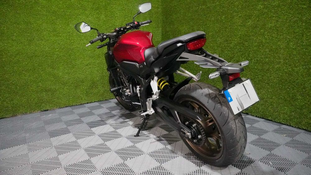 CB650R 2022 10.000 Kms! AKRAPOVIČ