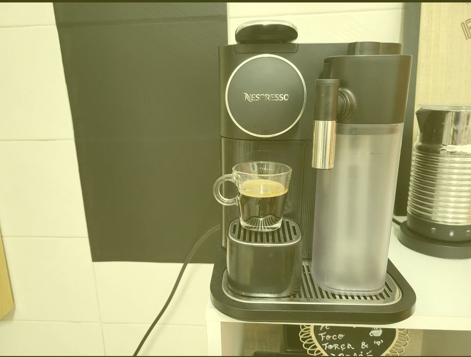 Máquina de café Nespresso De'Longhi Gran Lattissima