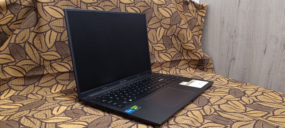 Laptop Asus vivobook 16
