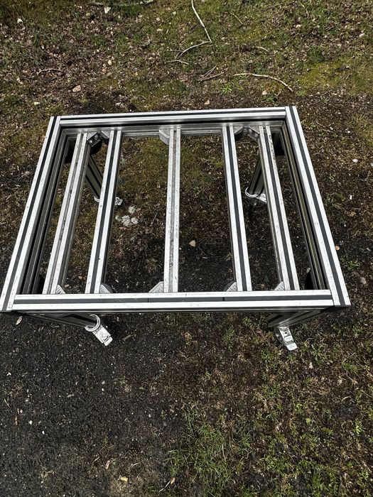 Solidny wózek wykonany z systemowych profili aluminiowych Bosch Rexroth