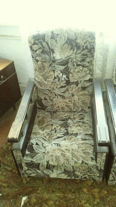 продам 2 крісла майже нові