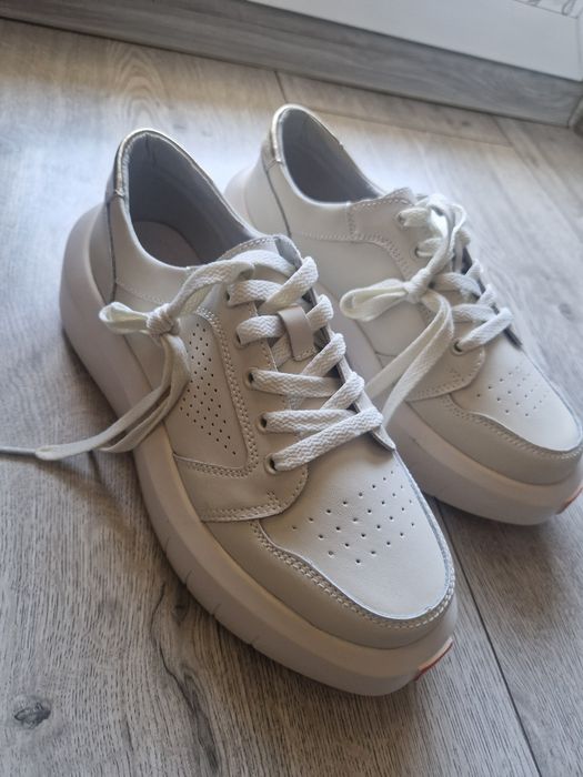 Biale adidasy skóra 40