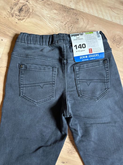 Spodnie jeansy chłopięce czarno 140