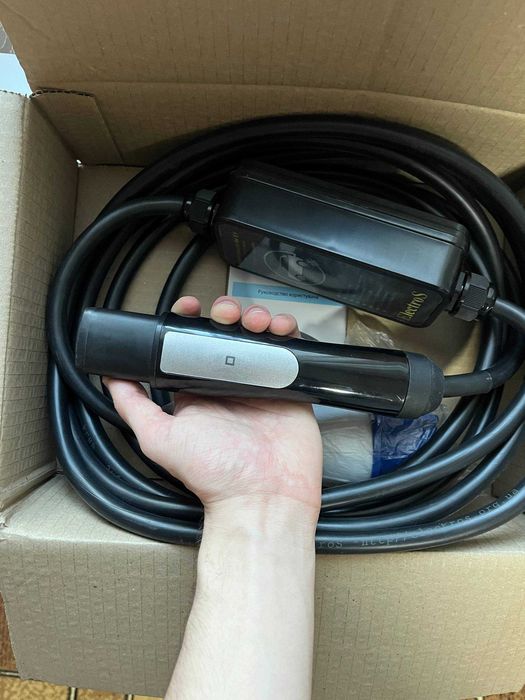 Нова зарядка ElectroS Tesla USA для електромобілів Tesla з американським роз’ємом, 7,5 кВт, 32А, Wi-Fi, гарантія 3 роки