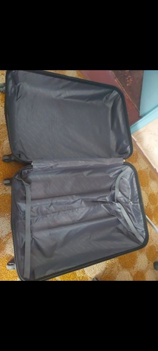 Чемодан великий пластик