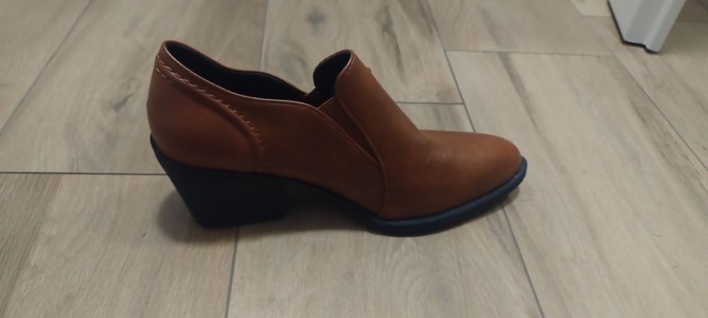 Nowe półbuty brązowe rozmiar 41