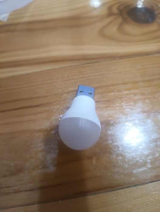 Лампочки USB работает от Powerbank