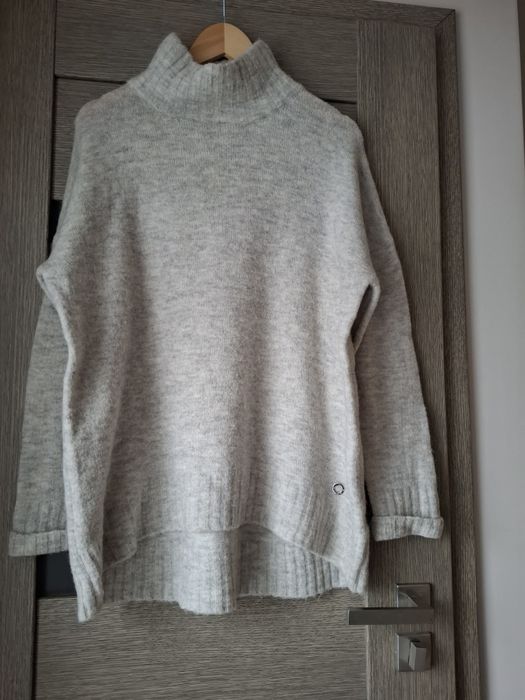 sweter damski z półgolfem M Reserved