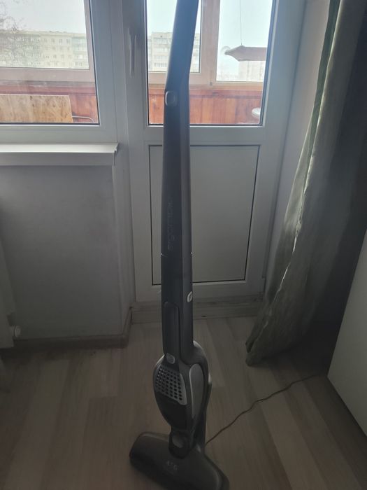 Продам аккумуляторный пылесос Aeg