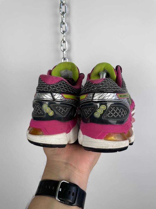 Жіночі спортивні кросівки asics gel kayano 20