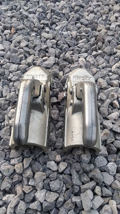 Zaczep kulowy KNOTT żeliwny 3500kg