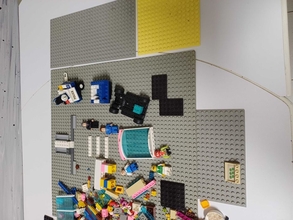 LEGO muitas peças Tem 1.375kg + 2 caixas