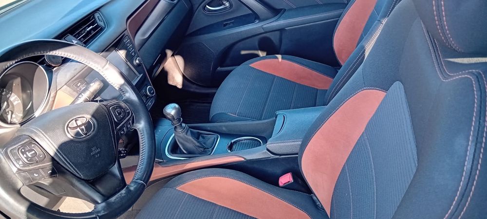 Toyota Avensis 2015