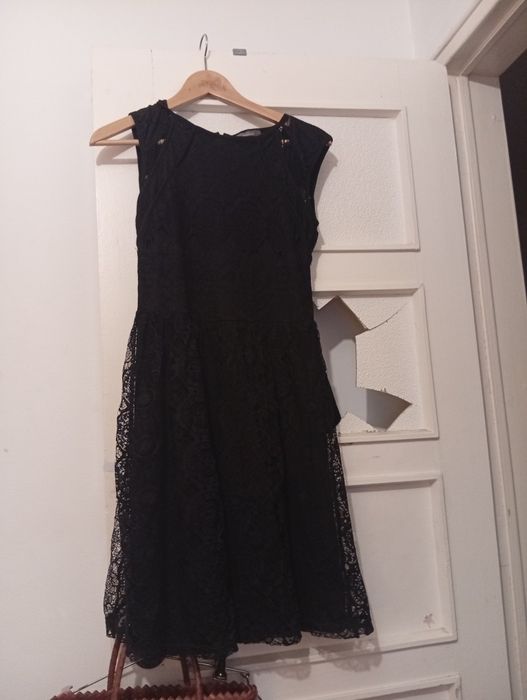 150 high-quality women's clothing items, like new: evening dresses, suede trousers, cashmere camisoles, silk and cotton dresses, tops, etc.