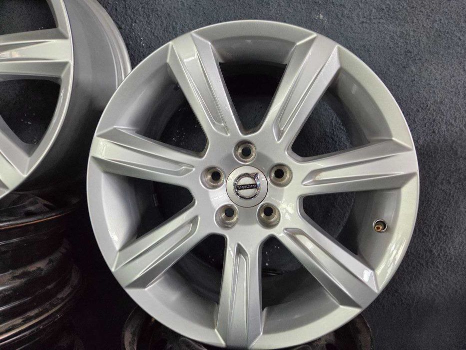 Диски легкосплавні титани 5x108 R17 8j et42 dia63.4 Volvo 31362838 CE2