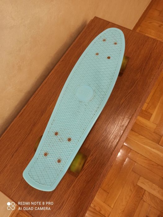 Пені   борд бірюзового кольору