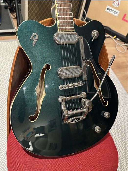 Duesenberg Grand Majesto guitar