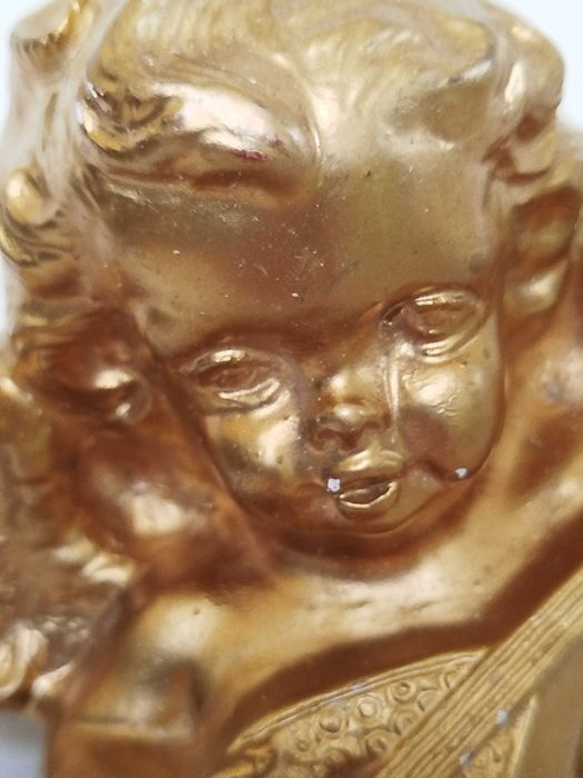 Gipsowa płaskorzeżba aniołek putto amorek do powieszenia