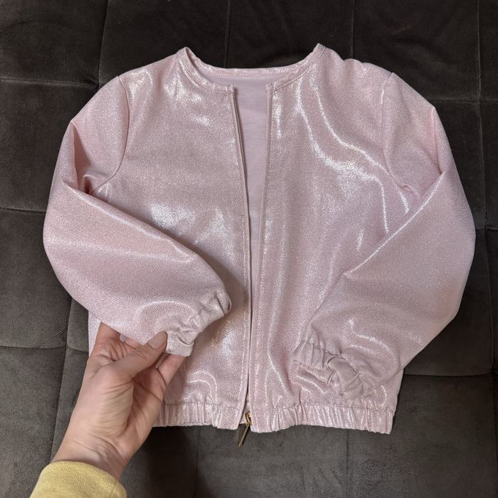 Вітровка рожева 3-4 роки в гарному стані