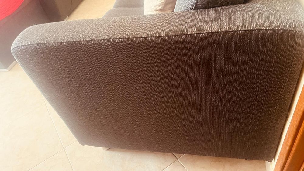 Sofá cinza escuro 3 lugares