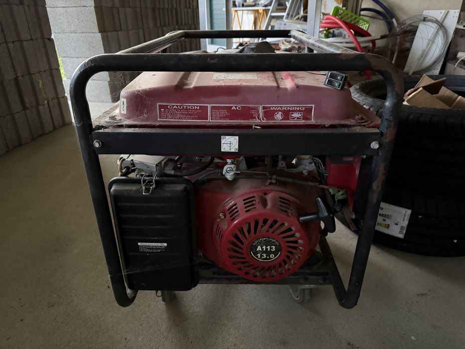 Gerador a gasolina de 13.5 KVA e com caixa de sugurança extra com pouc