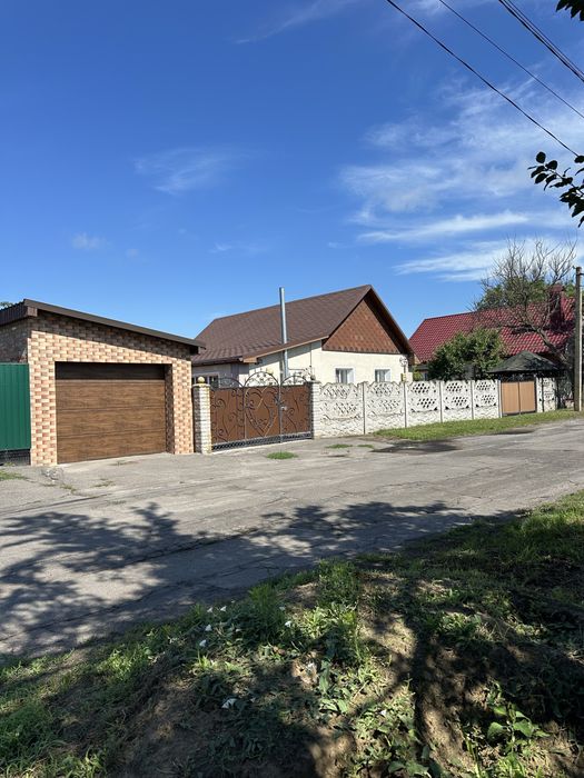 Продаж затишного будинку з ремонтом та меблями у центрі Лохвиці