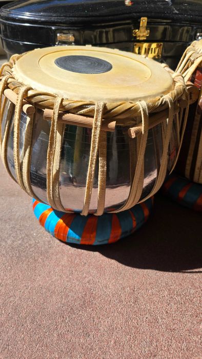 Tablá - instrume to de percussão indiano