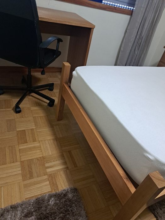 Cama de de solterio como nova.