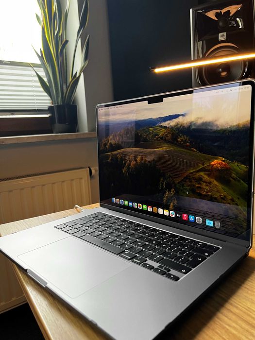 MacBook Air 15 M2 (2023) | 8GB/256GB | Stan idealny + Etui