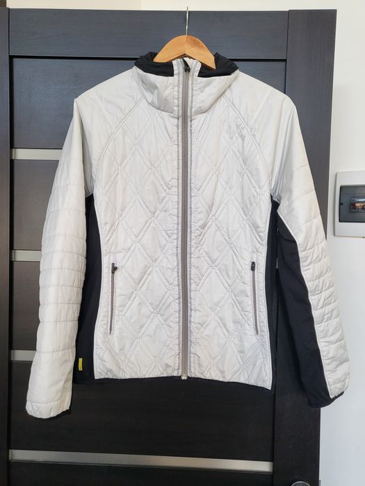 Вітровка жіноча легка і тепла