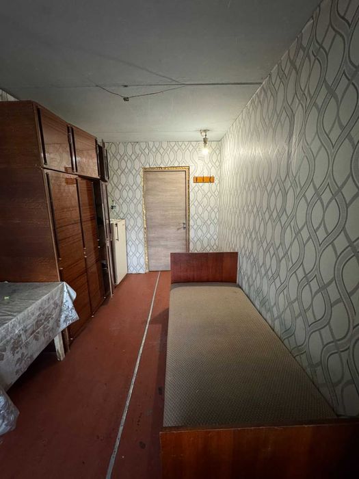 Кімната в гуртожитку по Нарбутівській