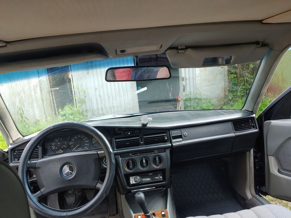 Автомобіль Mersedes 190