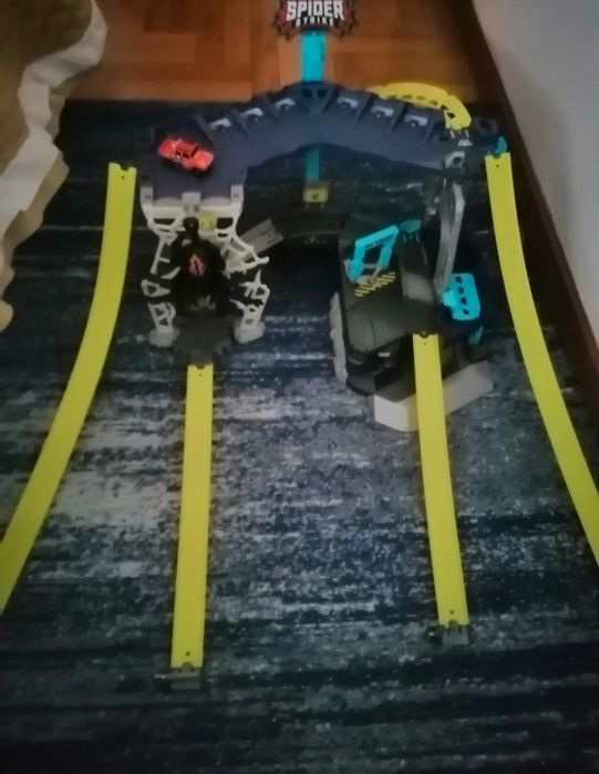 Pista metal machines com aranha