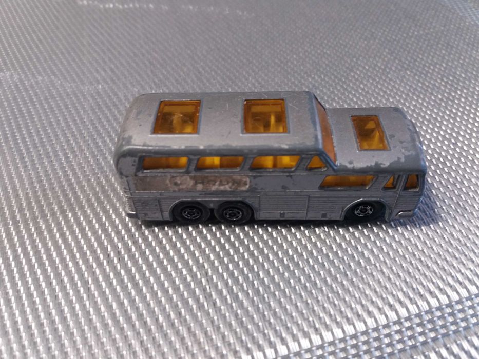 Matchbox coach 1:64