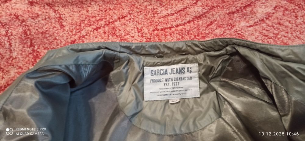 Куртка жіноча світло зеленого кольору 44-46розміру.