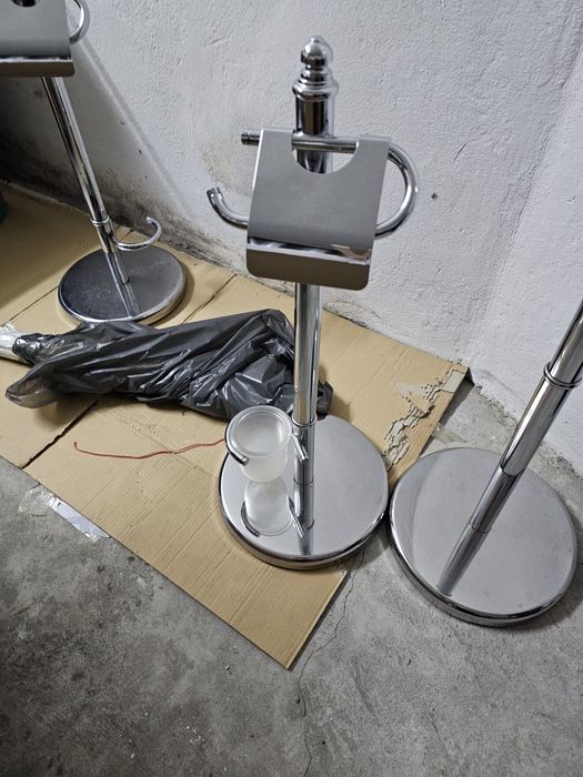 Portas toalhas e porta papel higiénico