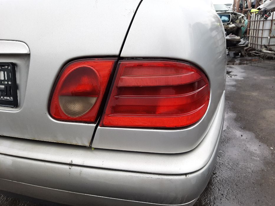 Mercedes E-klasa 210 2.2 CDi Lampa tylna