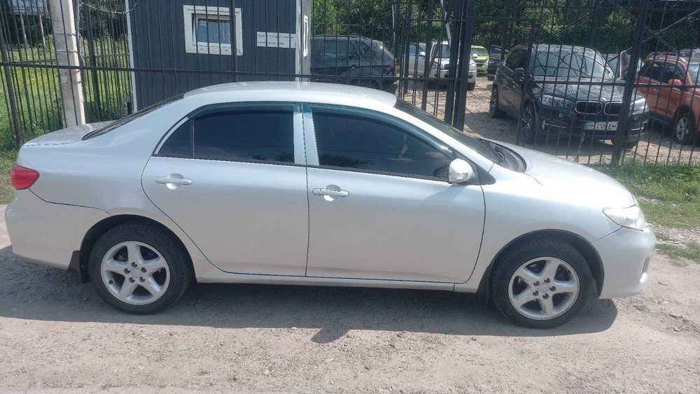 продам тоyjota corola 2013