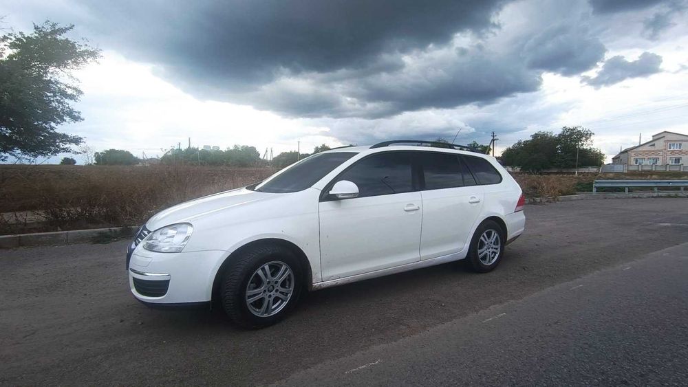 Volkswagen golf 5 2008 рік випуску 1.6MPI
