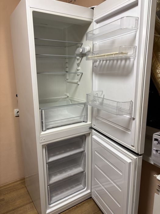 Холодильник Indesit