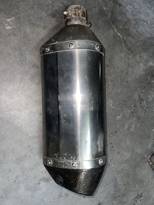 Escape carbono akrapovic