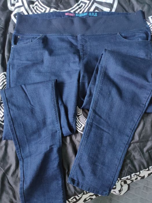 Granatowe jeansy rurki, guma w pasie, ciążowe do 122 w pasie
