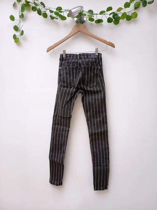 Calças de Ganga Skinny às Riscas