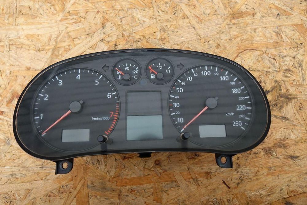 LICZNIK ZEGARY BENZYNA EU AUDI A38L 8L0920900C