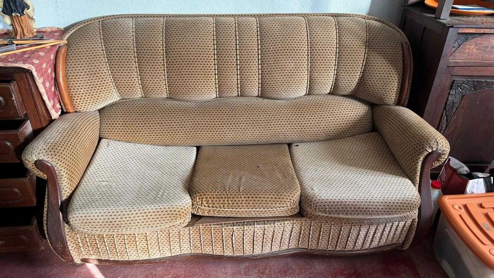 Mesas, cadeiras e sofas