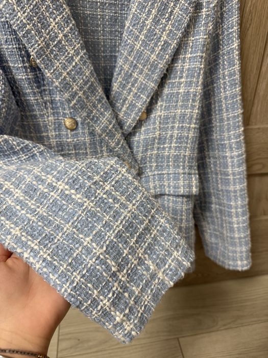 Піджак твідовий.