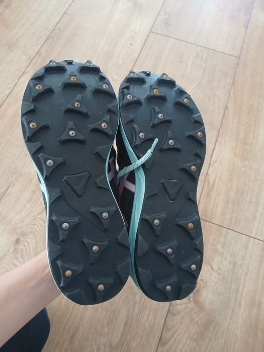 Buty asics kolce trekkingowe 40