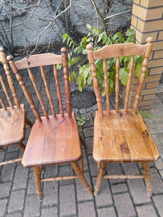 Drewniane krzesła PRL-U