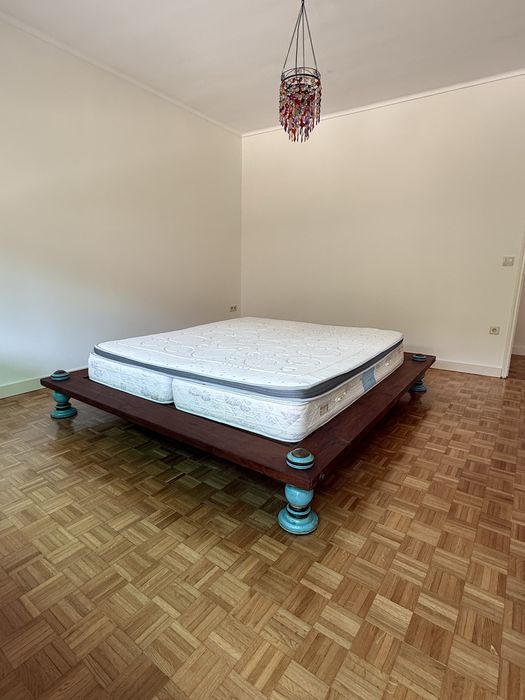 Cama de casal em madeira maciça estilo indiano – Excelente qualidade